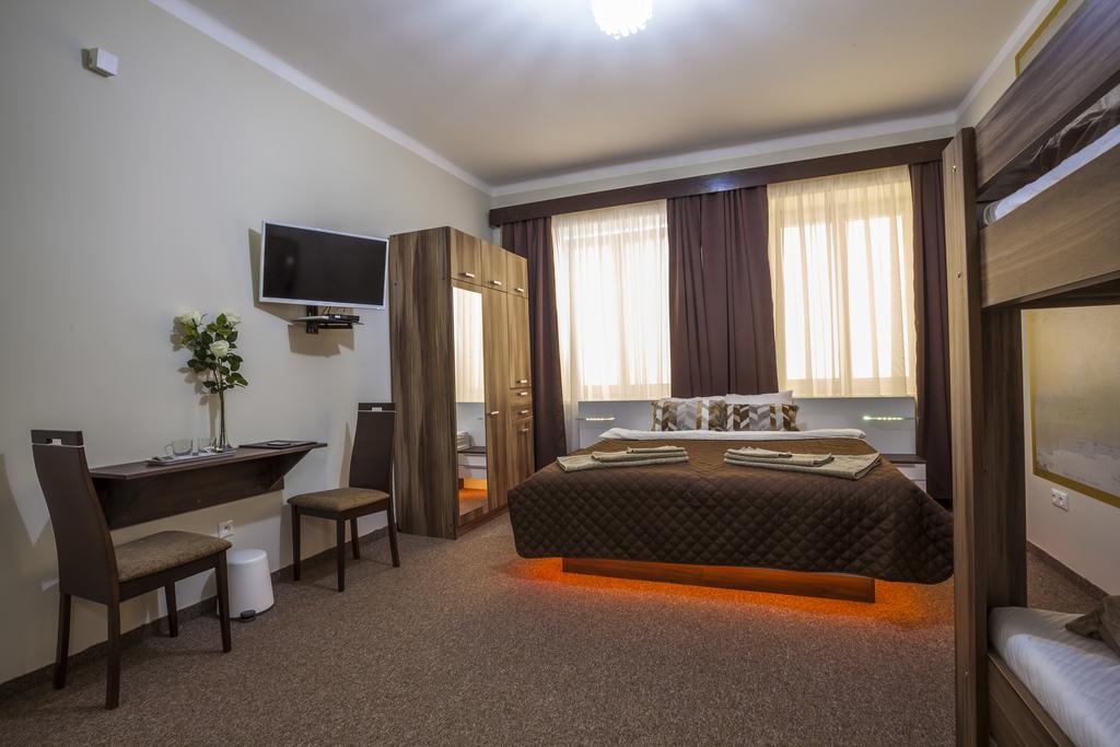 Luxury Air-Conditioned Rooms In Old Town Bratislava Exterior photo