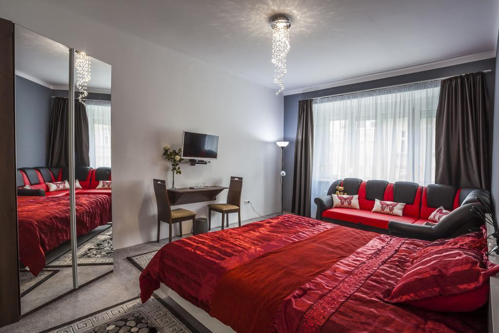 Luxury Air-Conditioned Rooms In Old Town Bratislava Exterior photo