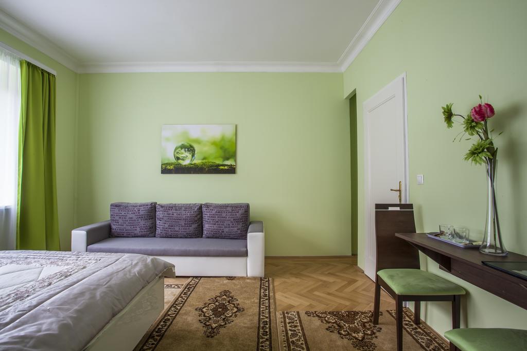 Luxury Air-Conditioned Rooms In Old Town Bratislava Exterior photo